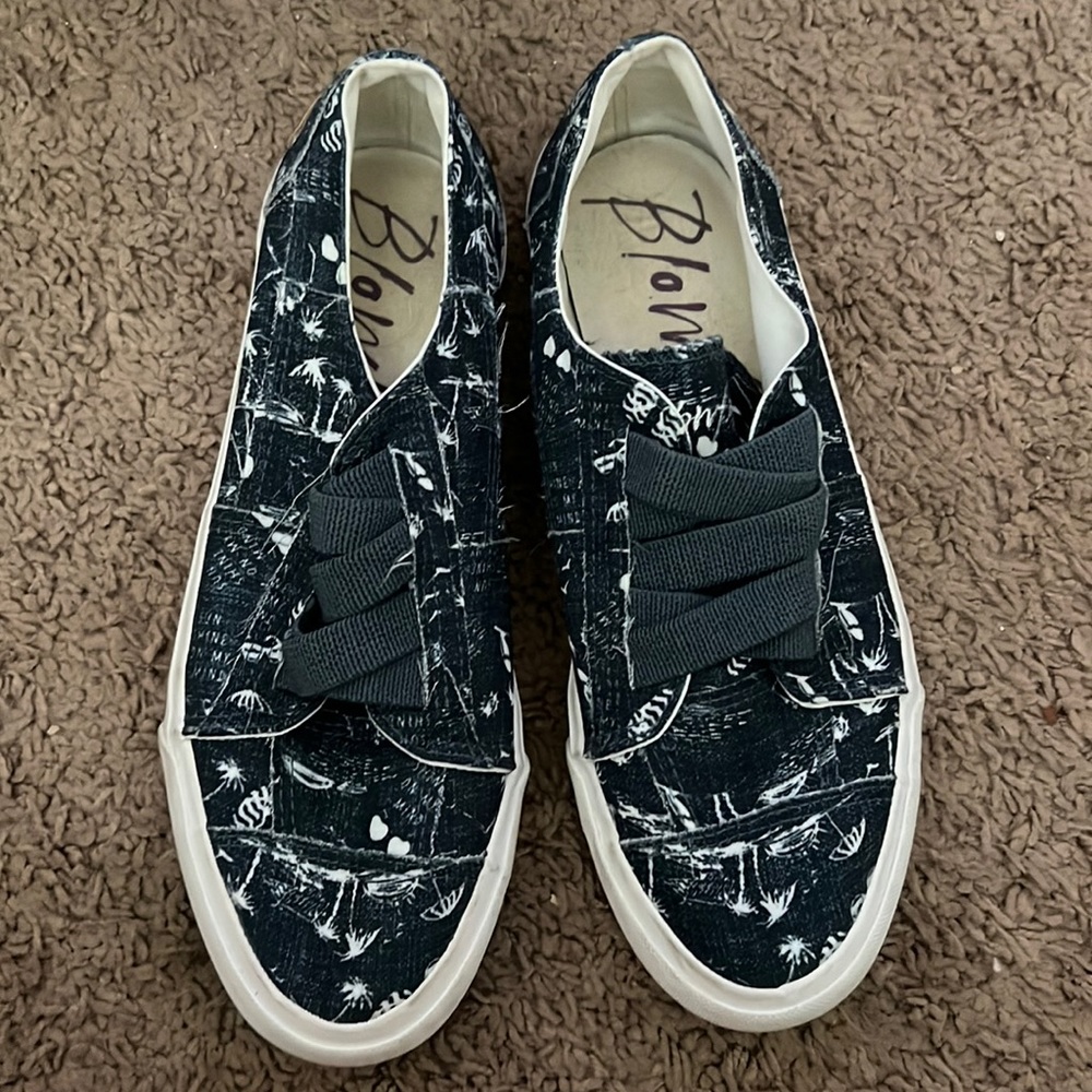 Womens sneakers